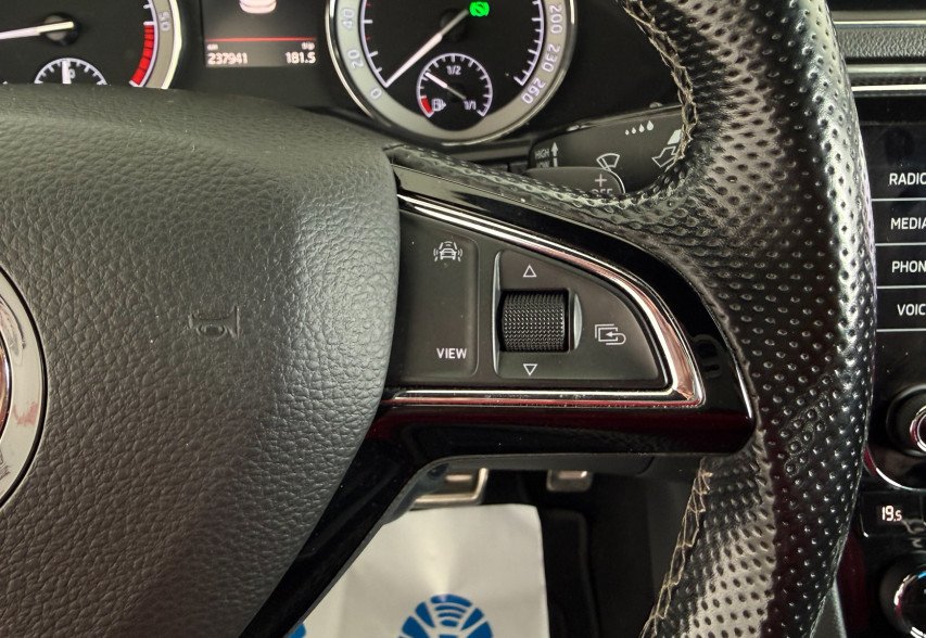Skoda Superb  2018 сірий