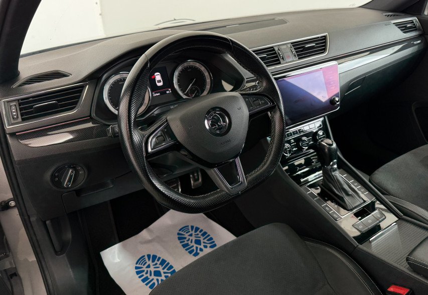Skoda Superb  2018 сірий