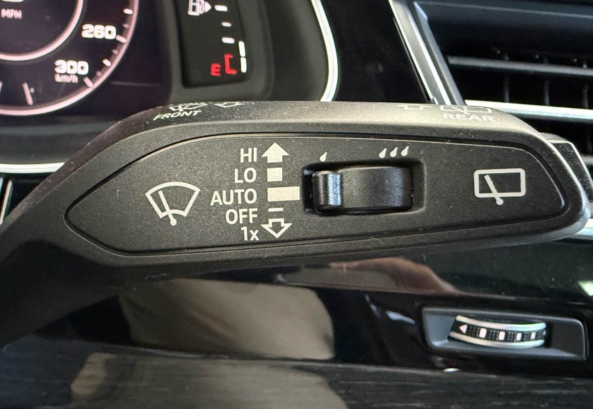 Audi Q7 2018 Чорний