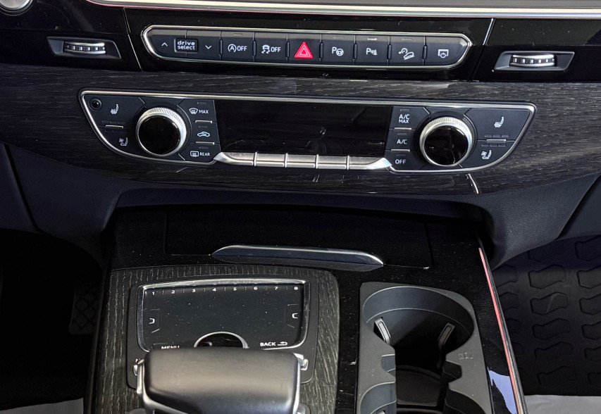 Audi Q7 2018 Чорний