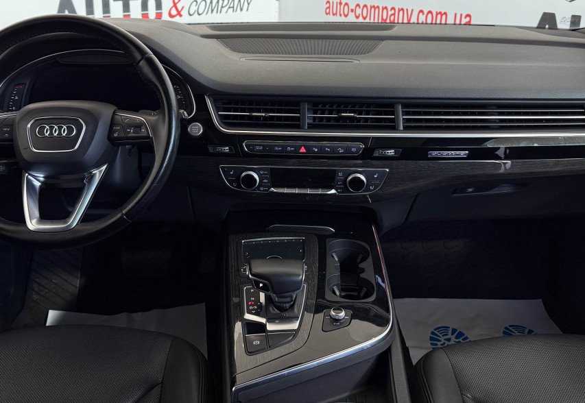 Audi Q7 2018 Чорний