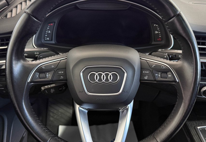 Audi Q7 2018 Чорний