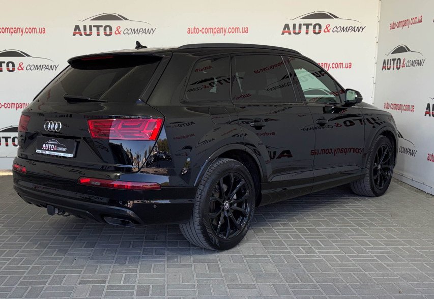 Audi Q7 2018 Чорний