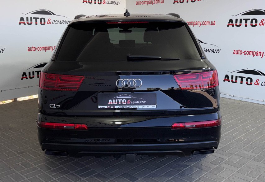 Audi Q7 2018 Чорний