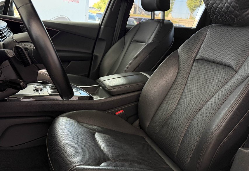 Audi Q7 2018 Чорний