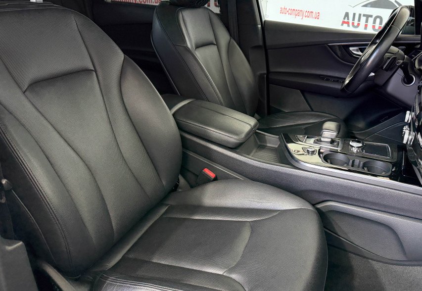 Audi Q7 2018 Чорний
