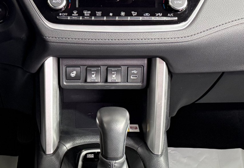 Toyota Corolla Cross  2024 білий