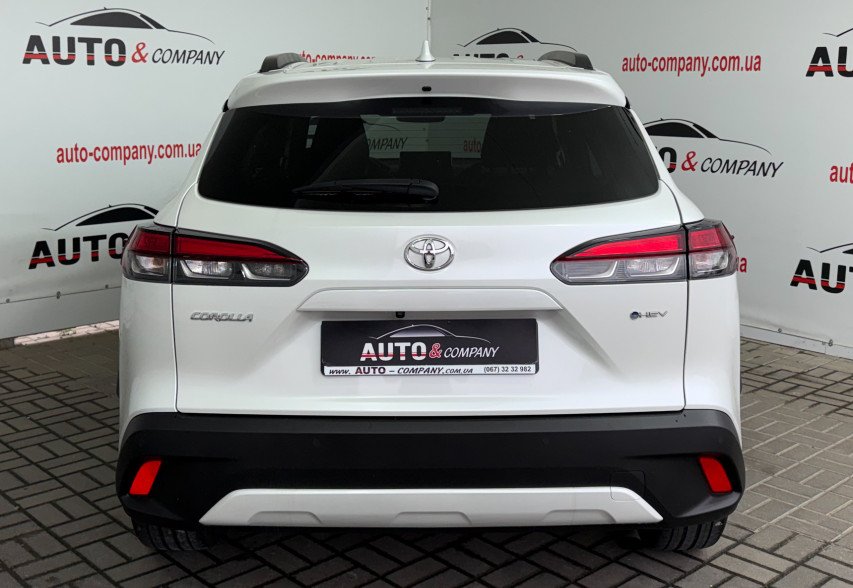 Toyota Corolla Cross  2024 білий
