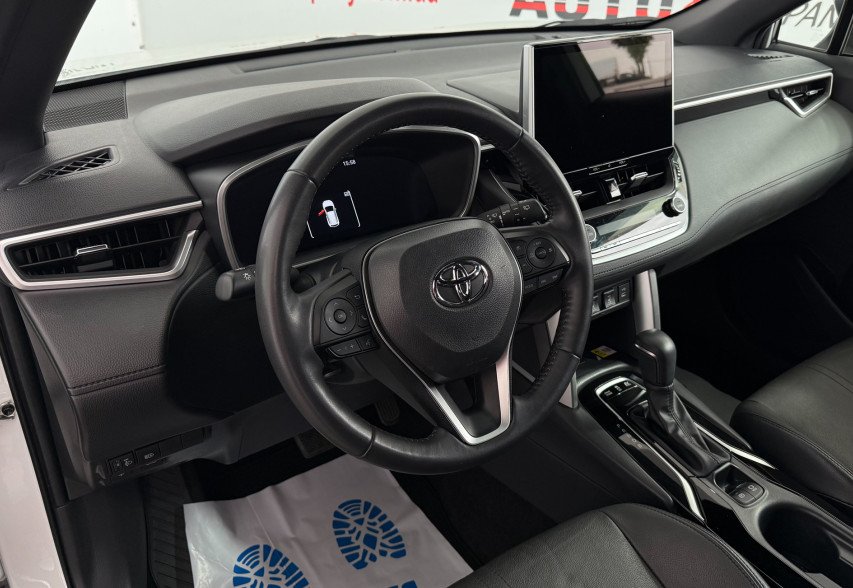 Toyota Corolla Cross  2024 білий