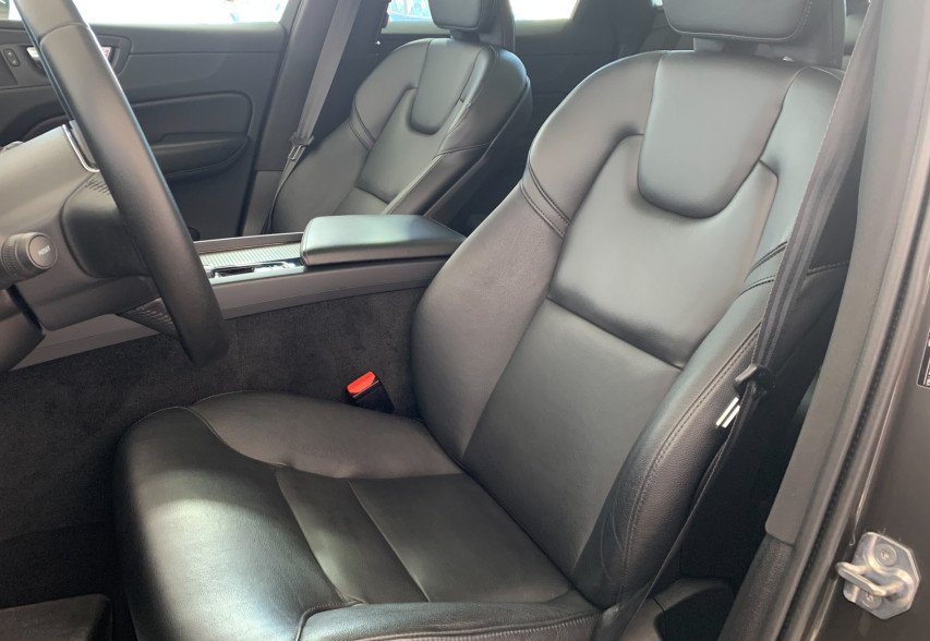Volvo XC 60 2019 сірий