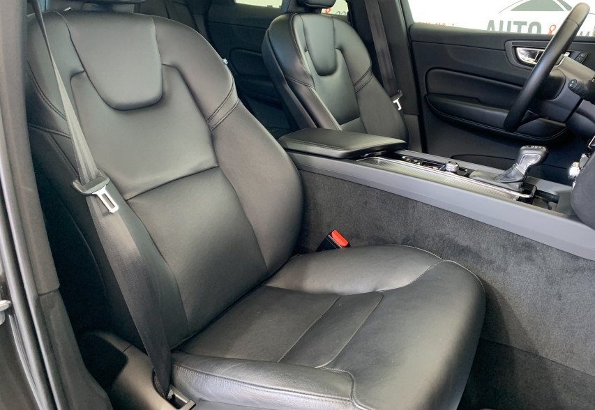 Volvo XC 60 2019 сірий