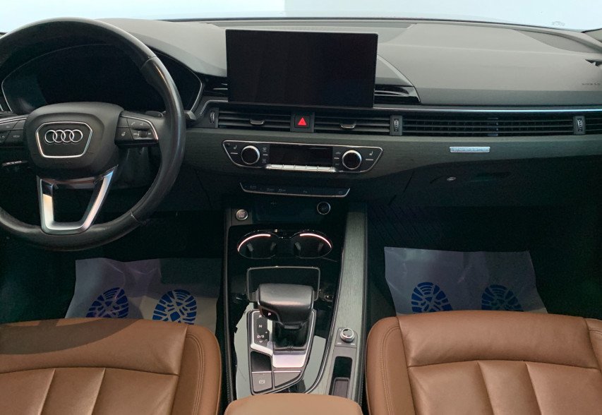 AUDI A4 2020 чорний