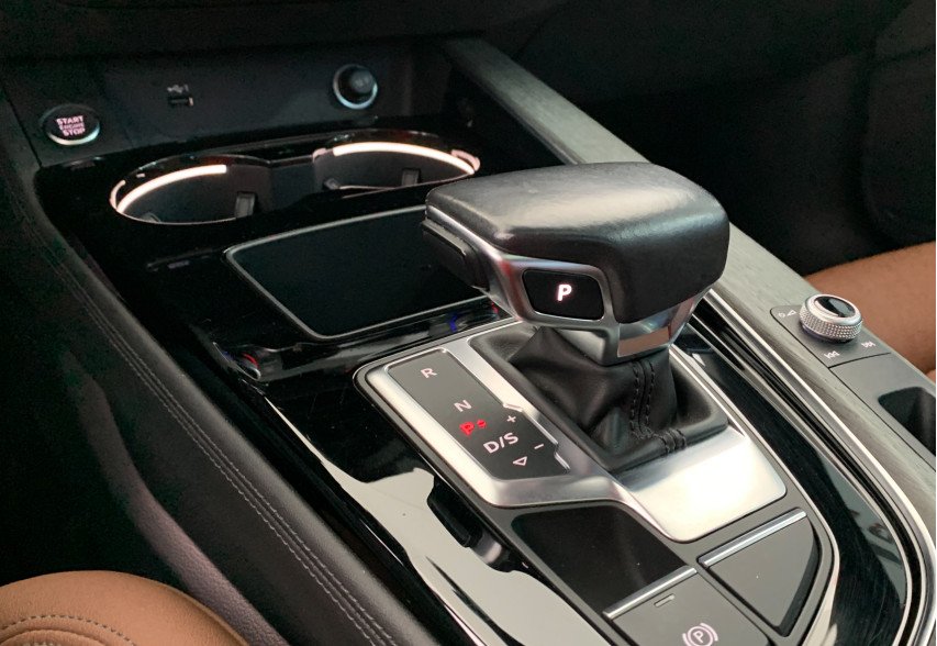 AUDI A4 2020 чорний
