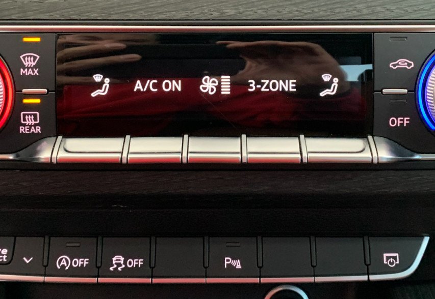 AUDI A4 2020 чорний