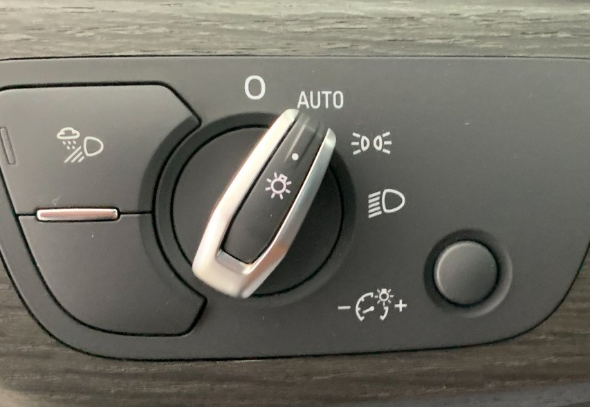 AUDI A4 2020 чорний