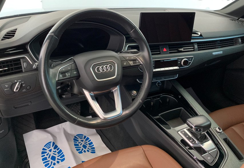 AUDI A4 2020 чорний