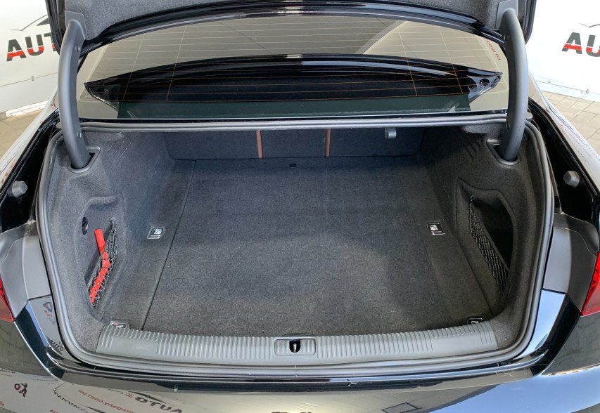 AUDI A4 2020 чорний