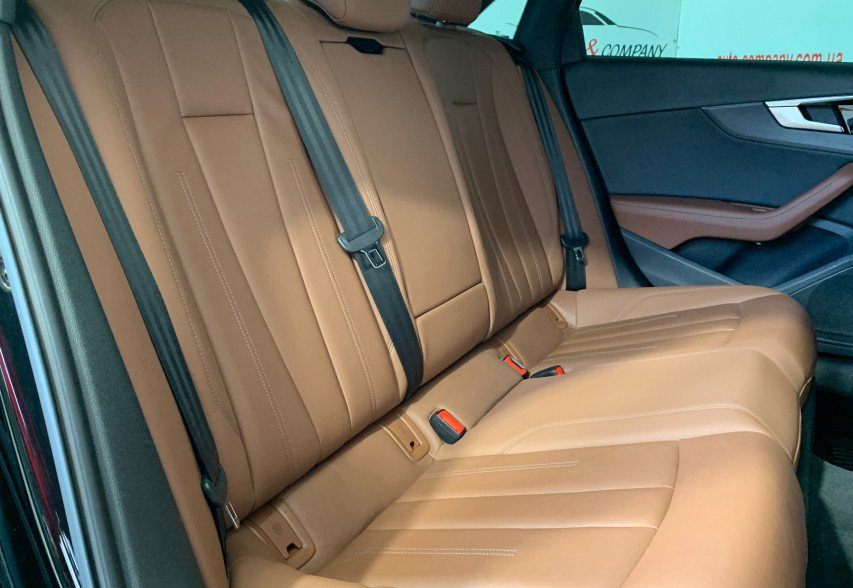 AUDI A4 2020 чорний