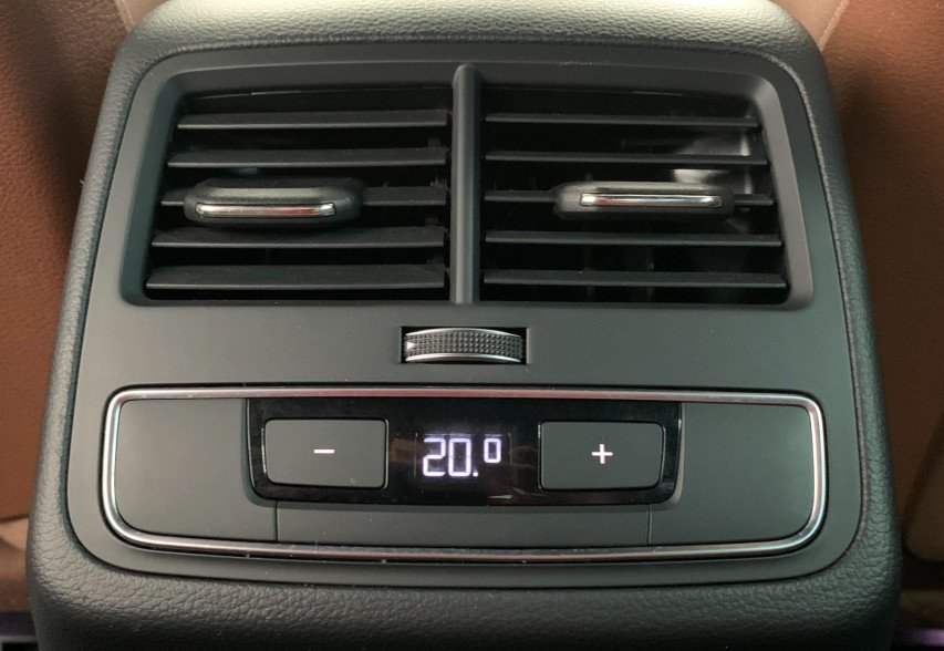AUDI A4 2020 чорний