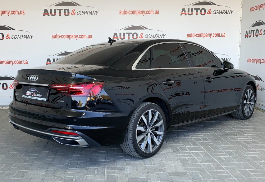 AUDI A4 2020 чорний